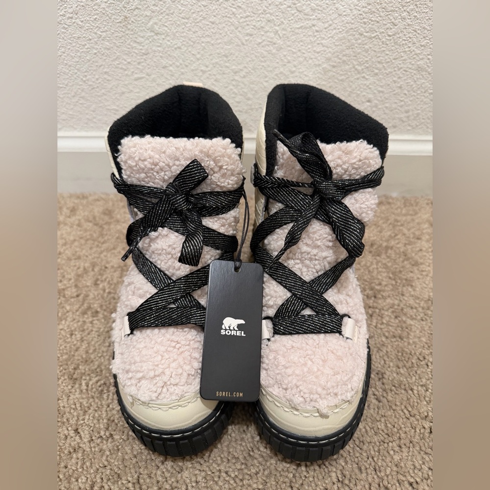 “New” Sorel Cream and Black Insulated Boots size5 regular price $149